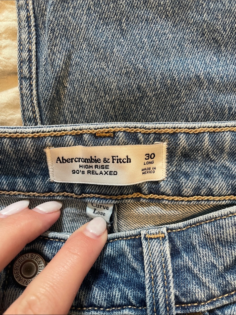 Abercrombie & Fitch Curve Love High Rise 90s Relaxed Blue Jeans - Picture 2 of 3